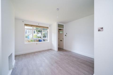 Studio to rent, Ashchurch Park Villas W12