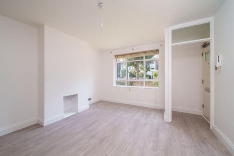 Studio to rent, Ashchurch Park Villas W12