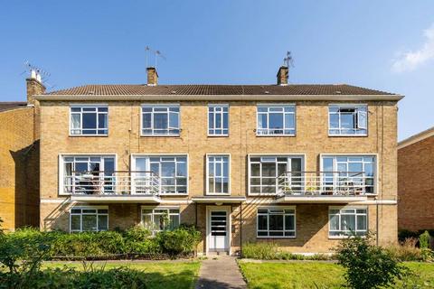 Studio to rent, Ashchurch Park Villas W12