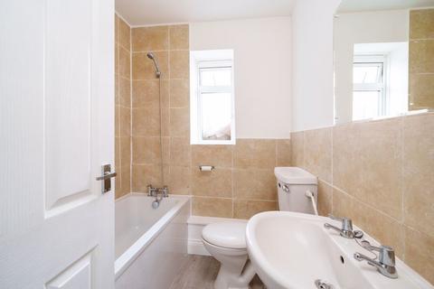 Studio to rent, Ashchurch Park Villas W12