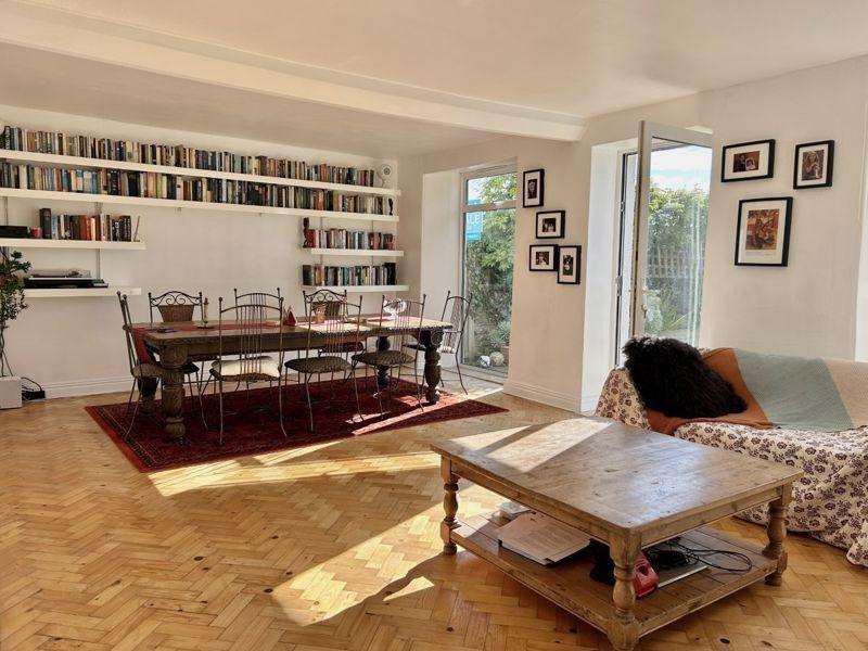 Sitting/Dining Room