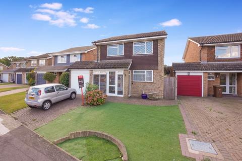 4 bedroom detached house to rent, Aintree Road, Chatham