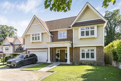 5 bedroom detached house for sale, Tyrrells Close, Fetcham