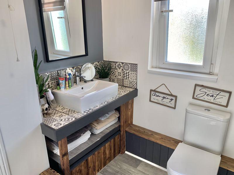Family Bathroom 2