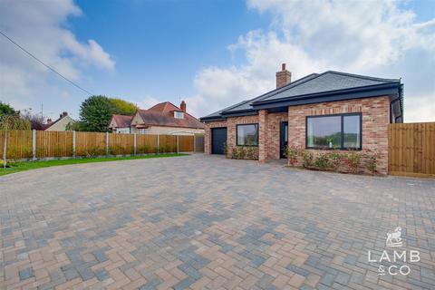 3 bedroom detached bungalow for sale, Talbot Road, Little Clacton CO16