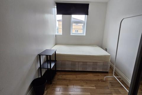 2 bedroom flat to rent, Bethnal Green Road, London E2