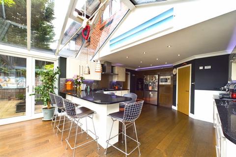 5 bedroom property for sale, Banstead