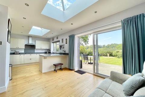 80 The Roundway, Claygate, Esher, KT10 0DW
