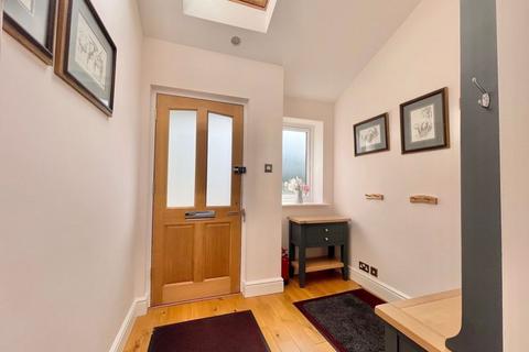 80 The Roundway, Claygate, Esher, KT10 0DW