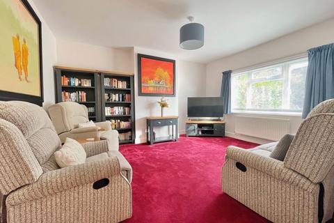 80 The Roundway, Claygate, Esher, KT10 0DW