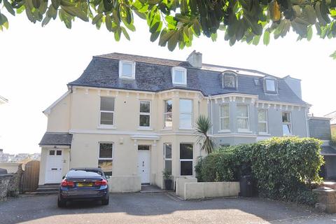 2 bedroom apartment for sale, Hartley Avenue, Plymouth. A Spacious Two Double Bedroom First Floor Apartment.