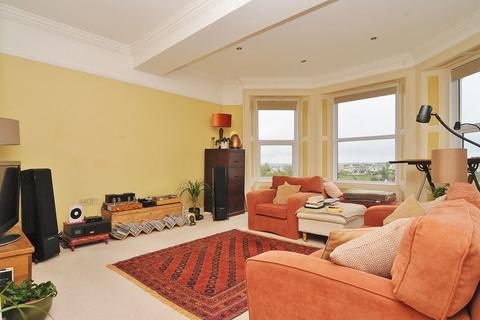 2 bedroom apartment for sale, Hartley Avenue, Plymouth. A Spacious Two Double Bedroom First Floor Apartment.