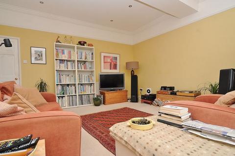 2 bedroom apartment for sale, Hartley Avenue, Plymouth. A Spacious Two Double Bedroom First Floor Apartment.