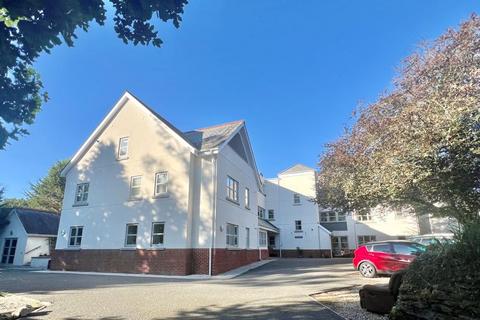 2 bedroom flat for sale, Crapstone, Yelverton. A supurb second floor 2 bedroomed flat with en-suite  in gorgeous position for the over 55's.