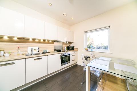 2 bedroom apartment to rent, Heron House, Kennet Island