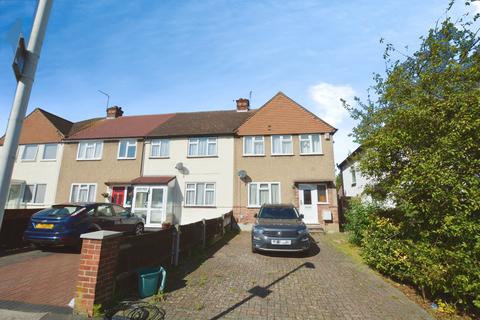 3 bedroom semi-detached house to rent, Woodcroft Crescent