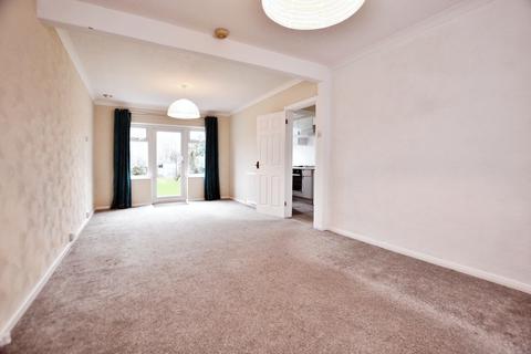 3 bedroom semi-detached house to rent, Woodcroft Crescent, Hillingdon