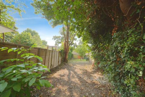 3 bedroom terraced house to rent, Iver Lane, Uxbridge