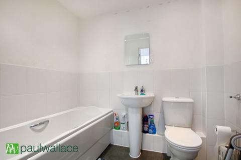 2 bedroom flat for sale, Watery Lane, Turnford