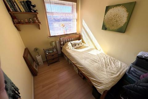 2 bedroom flat for sale, Huxley Close, Northolt