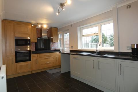 2 bedroom semi-detached house to rent, Chantrey Avenue, Chesterfield