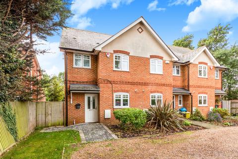 4 bedroom semi-detached house to rent, The Mews, Winnersh