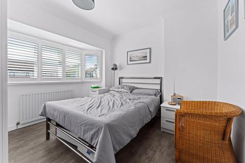 38 Merrilands Road, Worcester Park, KT4 8NX