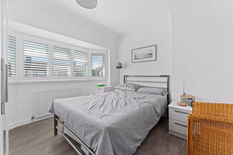 38 Merrilands Road, Worcester Park, KT4 8NX