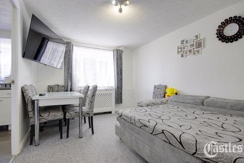 1 bedroom flat for sale, Cherry Blossom Close, London, N13