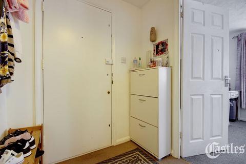 1 bedroom flat for sale, Cherry Blossom Close, London, N13