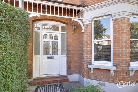 4 bedroom apartment for sale, Old Park Road, Palmers Green, N13