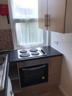 Studio to rent, One Bedroom flat to let in Crickelwood