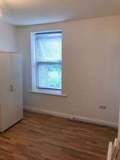 Studio to rent, One Bedroom flat to let in Crickelwood