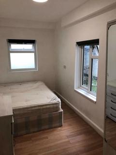 1 bedroom in a flat share to rent, Room to let in Edgware