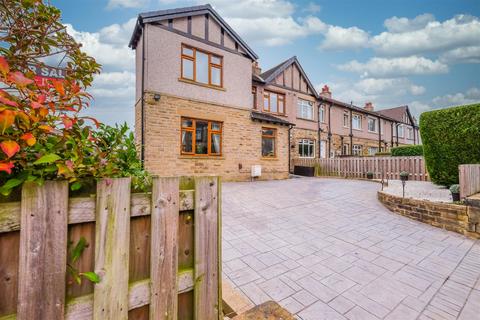 3 bedroom end of terrace house for sale, West Avenue, Lightcliffe, HX3