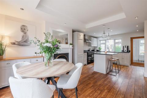 3 bedroom end of terrace house for sale, West Avenue, Lightcliffe, HX3