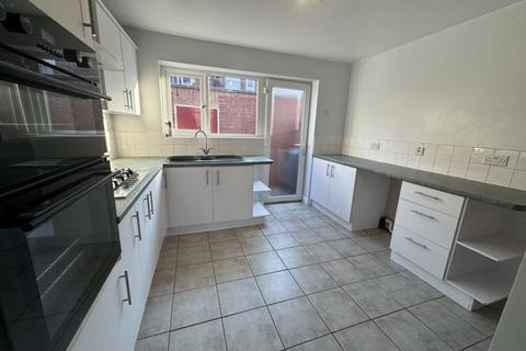 2 bedroom terraced house to rent, Cundey Street, Halliwell