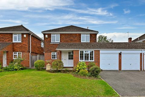 4 bedroom link detached house to rent, Knights Templar Way, High Wycombe, Buckinghamshire, HP11