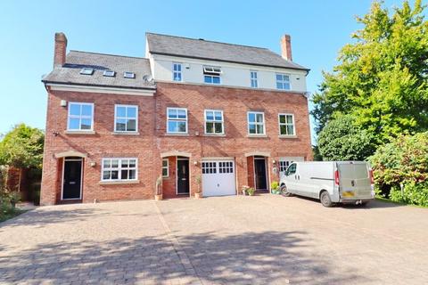 4 bedroom townhouse for sale, Drywood Avenue, Manchester M28