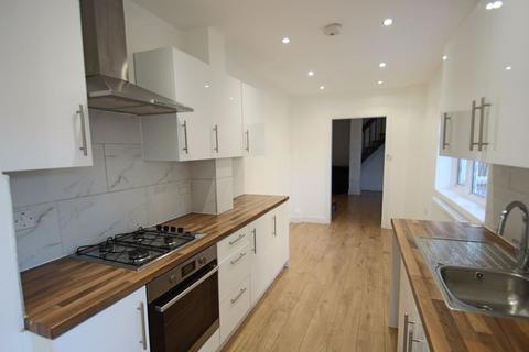 3 bedroom end of terrace house to rent, Standard Road, Bexleyheath DA6