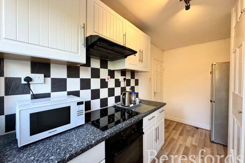 2 bedroom apartment for sale, Slewins Close, Hornchurch, RM11