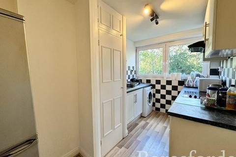 2 bedroom apartment for sale, Slewins Close, Hornchurch, RM11