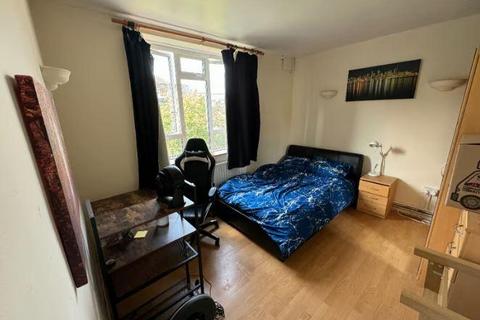 4 bedroom flat to rent, Vauxhall Street, London, SE11 5LQ