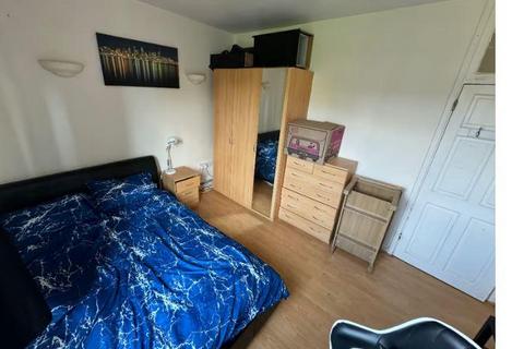 4 bedroom flat to rent, Vauxhall Street, London, SE11 5LQ