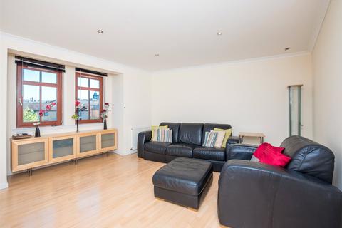 3 bedroom flat to rent, East Cromwell Street, Edinburgh, EH6