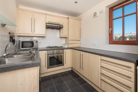 3 bedroom flat to rent, East Cromwell Street, Edinburgh, EH6