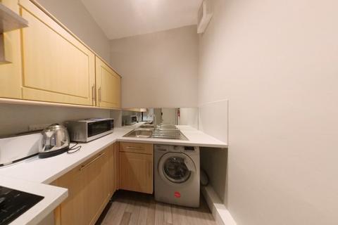 2 bedroom flat to rent, Cathcart Place, Edinburgh, EH11