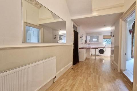 2 bedroom apartment to rent, Palmeira Avenue Mansions, Church Road, Hove, BN3 2FA