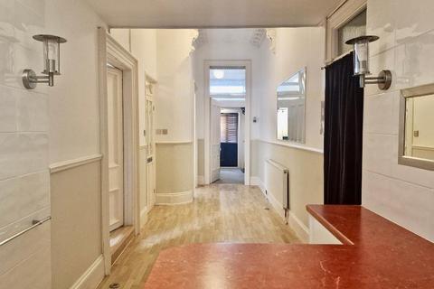 2 bedroom apartment to rent, Palmeira Avenue Mansions, Church Road, Hove, BN3 2FA