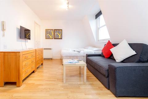 Studio to rent, Collingham Place, London SW5